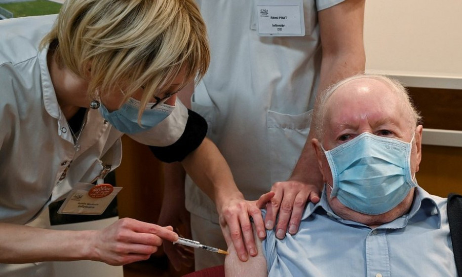 Франц улс гуравдугаар сарын сүүлч үед 75-аас дээш насныхныг вакцинжуулж дуусна 