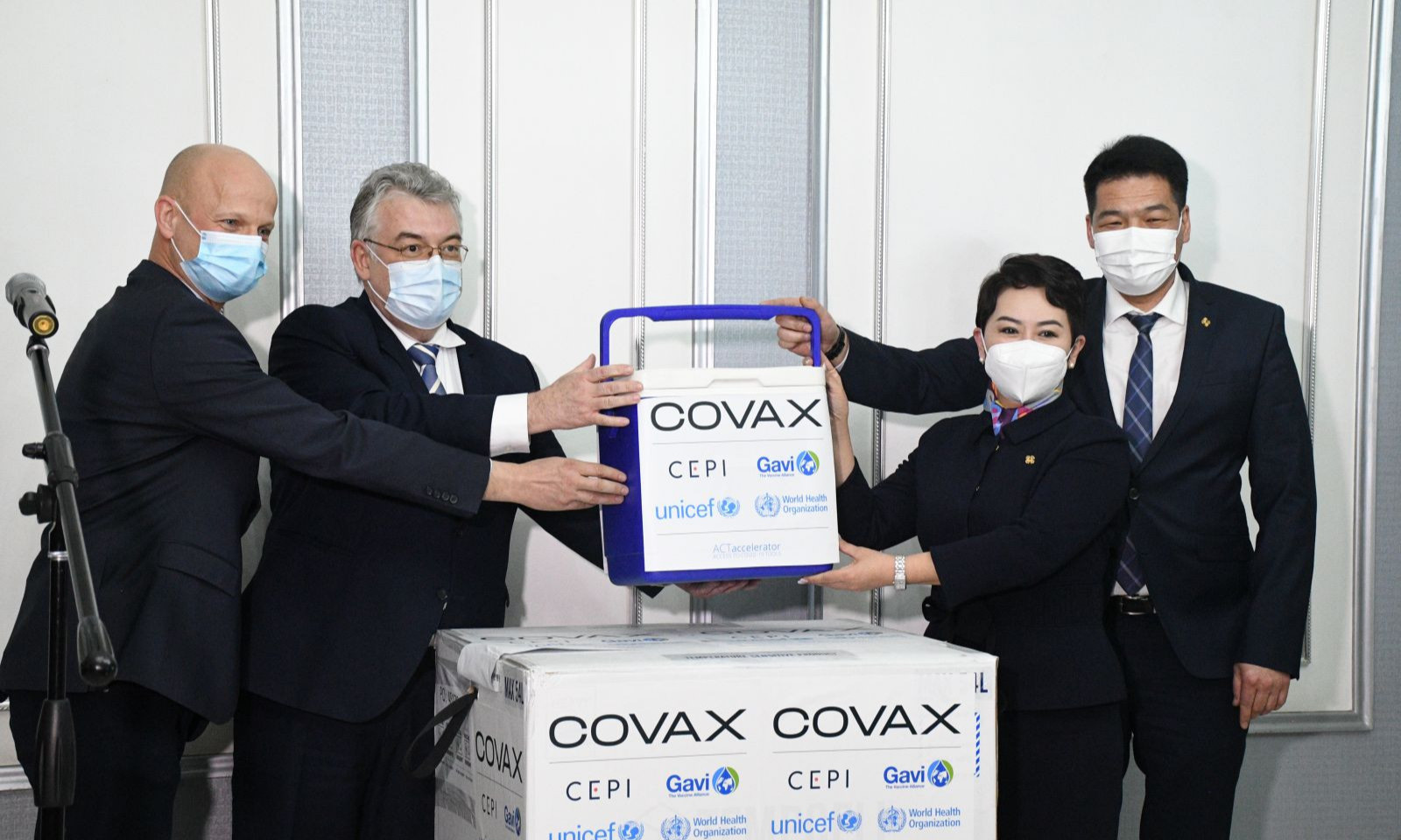 Covax хөтөлбөрийн хүрээнд 14,400 тун AstraZeneca вакциныг хүлээн авлаа