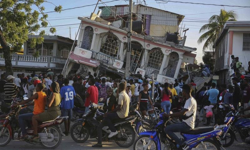 Хаитид болсон газар хөдлөлтийн улмаас нас барсан хүмүүсийн тоо 1000-г давлаа