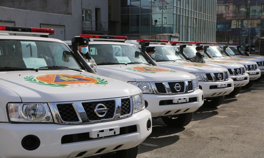 Эмнэлгийн яаралтай тусламжийн автомашинуудыг хүлээлгэн өглөө