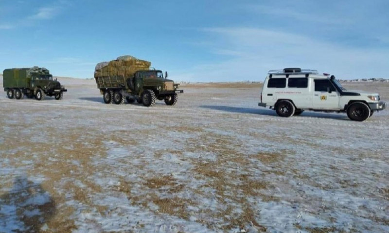 Сумдад өвс, тэжээл хүргэх, зам гаргах ажил үргэлжилж байна