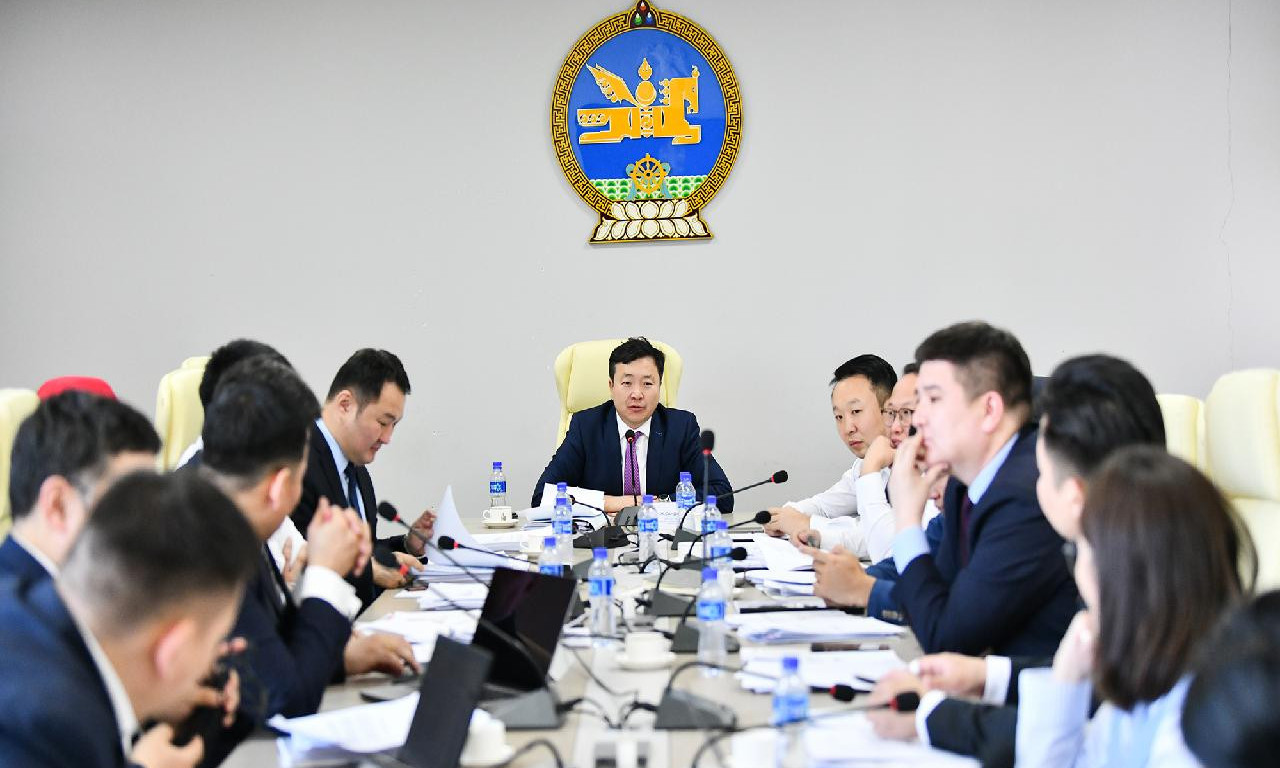 НИТХ-ЫН ЭДИЙН ЗАСАГ, ТӨСӨВ, ХӨРӨНГӨ ОРУУЛАЛТЫН ХОРООНЫ ХУРЛААР “UB CHAT” АППЛЕЙКШНЫ ТАЛААР ХЭЛЭЛЦЛЭЭ