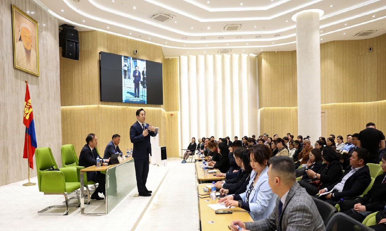 НИТХ-ЫН ДАРГА А.БАЯРЫН ТӨРИЙН ДАЛБААГ МАНДУУЛАХ САНААЧИЛГАД 50 ГАРУЙ ЕБС НЭГДЛЭЭ