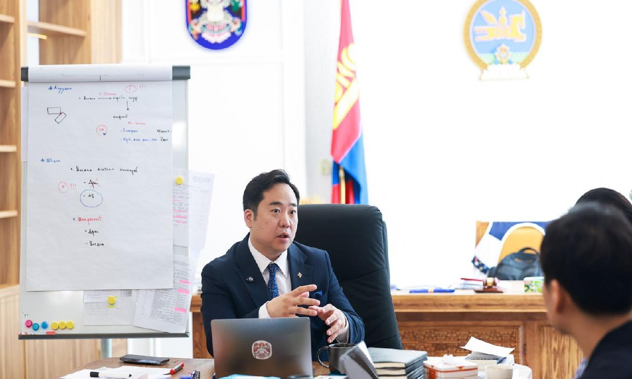 НИТХ-ЫН ДАРГА А.БАЯР ЗАМ ТЭЭВРИЙН ОСЛЫН ХЭМЖИЛТ ЗЭРГИЙГ ДРОНООР ШИЙДЭХ ТАЛААР БНСУ-ЫН КОМПАНИТАЙ САНАЛ СОЛИЛЦЛОО