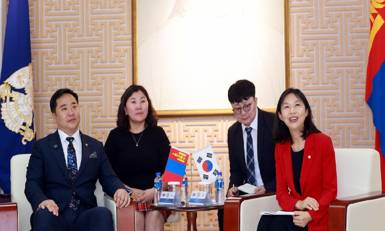 НИТХ-ЫН ДАРГА А.БАЯРЫН УРИЛГААР СӨҮЛ ХОТЫН ИТХ-ЫН ДАРГА ХО ЖУН ЧОЙ УЛААНБААТАР ХОТОД АЙЛЧЛАЛ ХИЙЖ БАЙНА