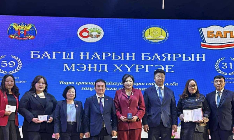 "Хан-Уул 60" багш нарын баярын хүндэтгэлийн үйл ажиллагаа зохион байгууллаа