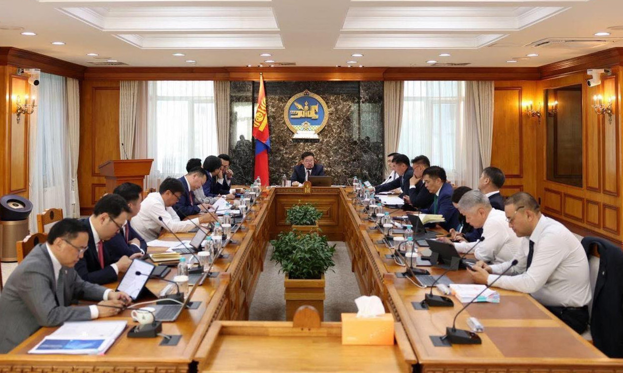 Ажилтайгаа танилцаж цаг алдахгүйн тулд үлдэх ёстой сайд нар 