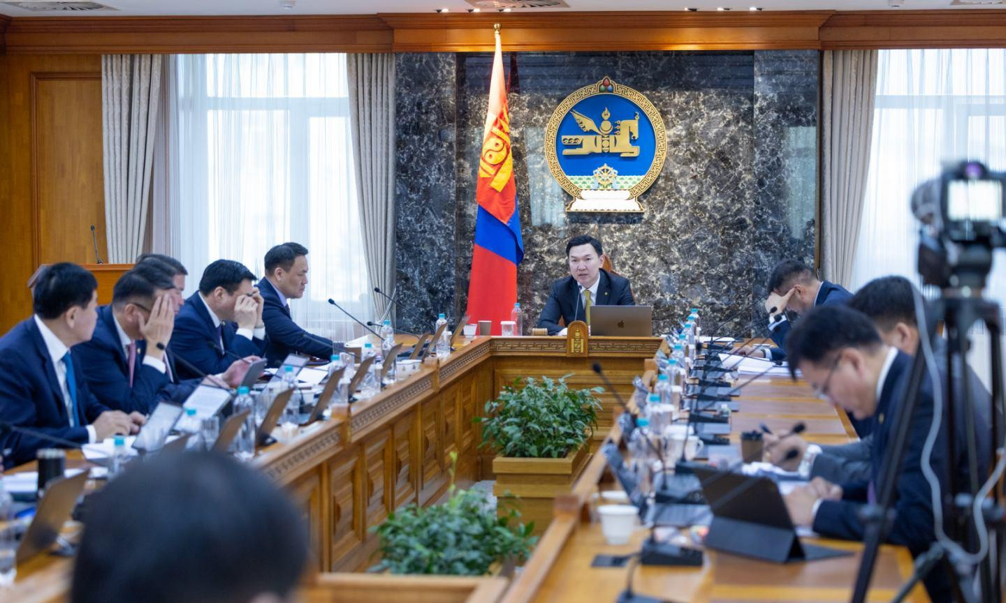 Эдийн засгийн нөхцөл байдал, учирч буй эрсдэлийн талаар Засгийн газрын хуралдаанд мэдээлэл хийлээ